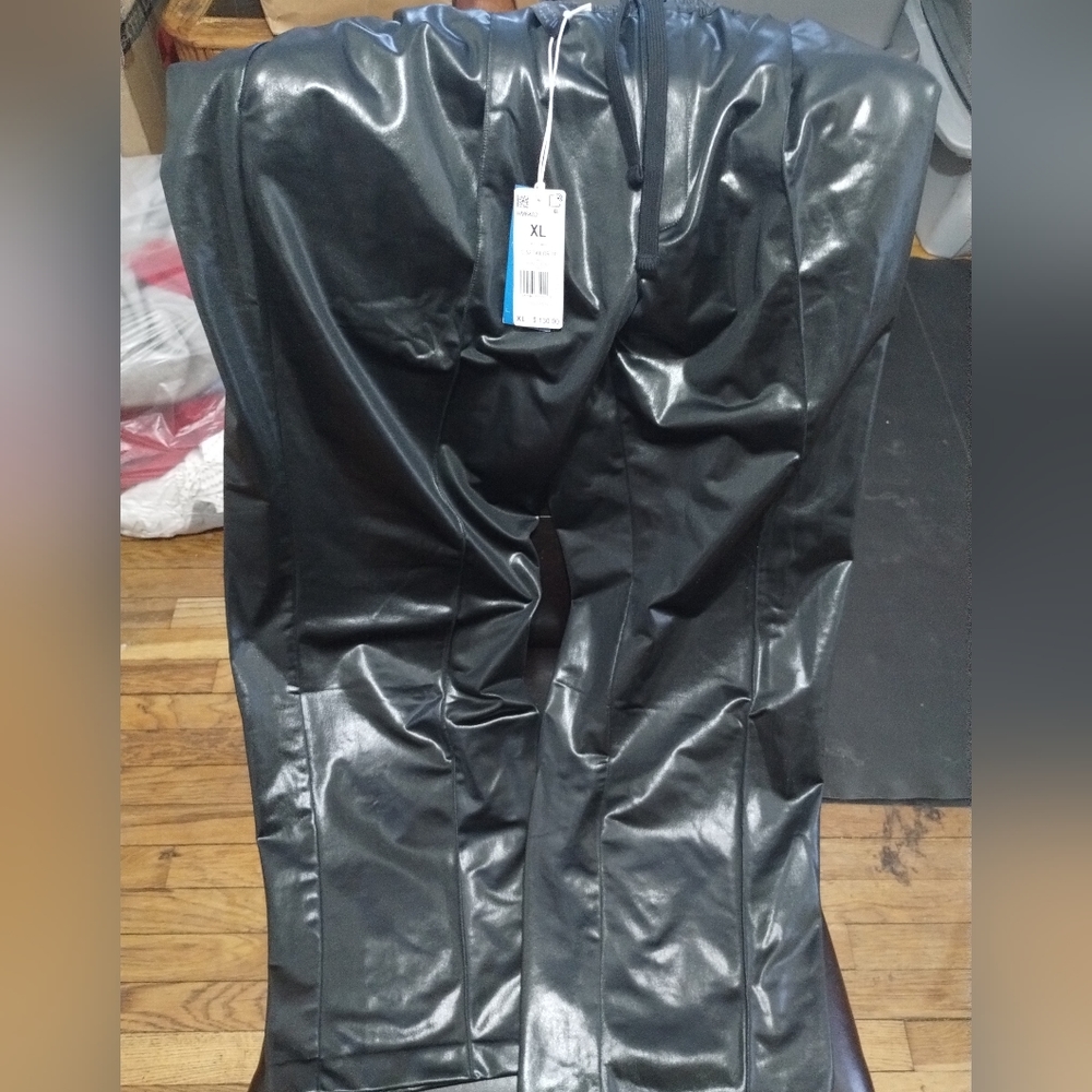 ADIDAS CHILE 62 BLACK SHINY TRACK PANTS SIZE XL
